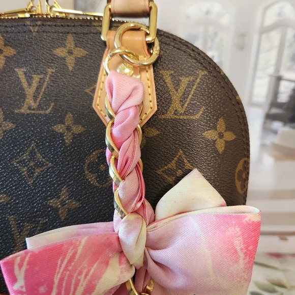 BEAUTIFUL Bow Key Fob Key Ring - Picture 7 of 12